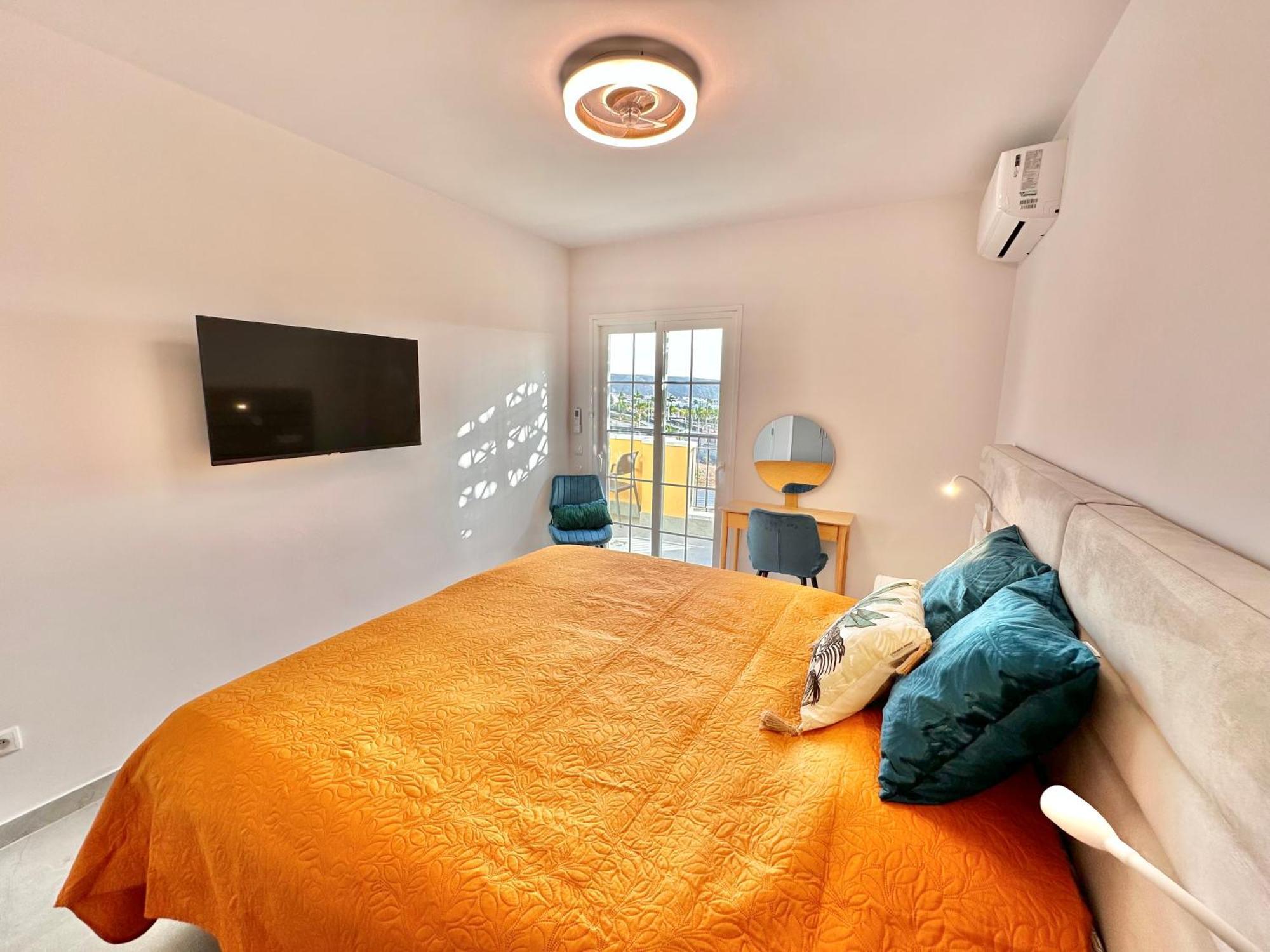 Sunset Apartment 2 & Heated Pool Los Cristianos  Exterior foto